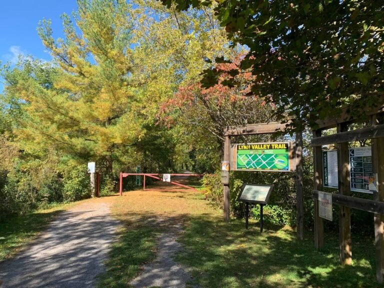 Lynn Valley Trail Access Point with signage